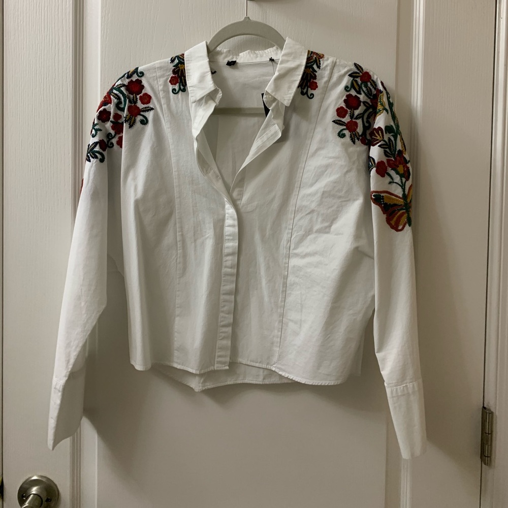 Cute shirt with flower embroidery on the shoulders